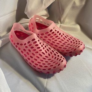 Athletic Works Women's Caged Water Shoe Size 11-12 Pink